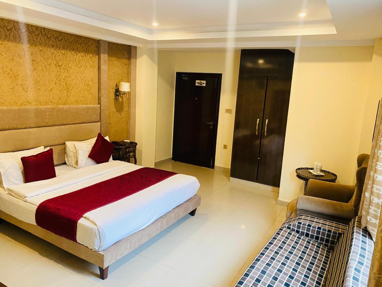 Manila Heights Hotel Naran Buitenkant foto
