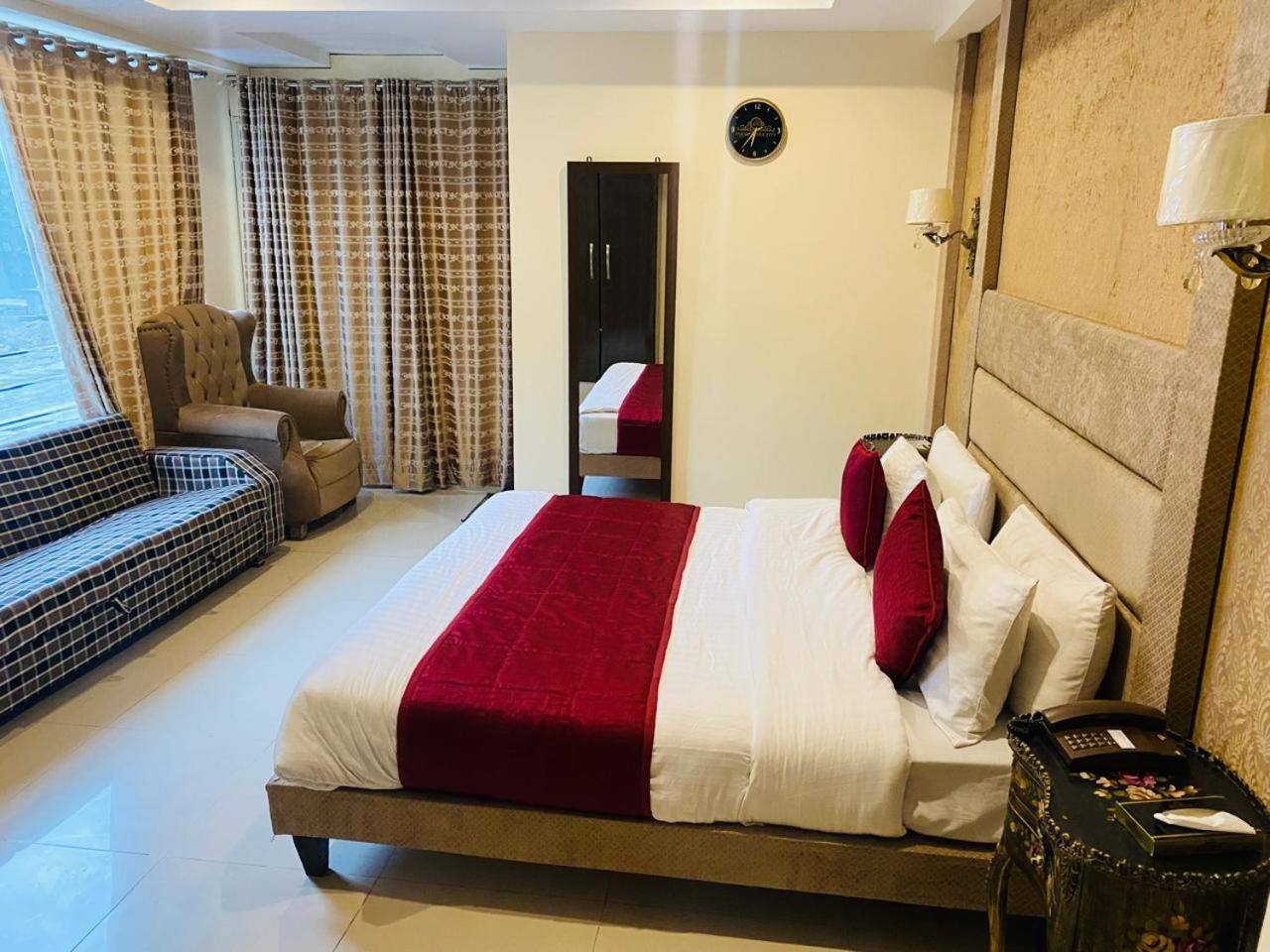 Manila Heights Hotel Naran Buitenkant foto